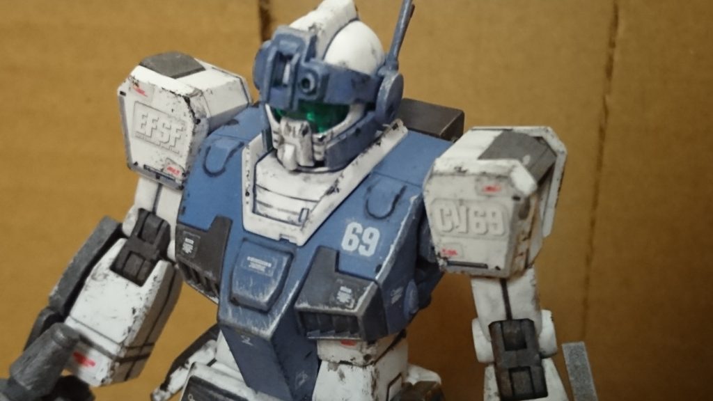 ウェザリングの内容としては
Mrウェザリングカラーでウォッシング
↓
タミヤのエナメルでチッピング
↓
タミヤのエナメルやガンダムマーカーでドライブラシ
↓
ウェザリングマスターで仕上げ
になります。