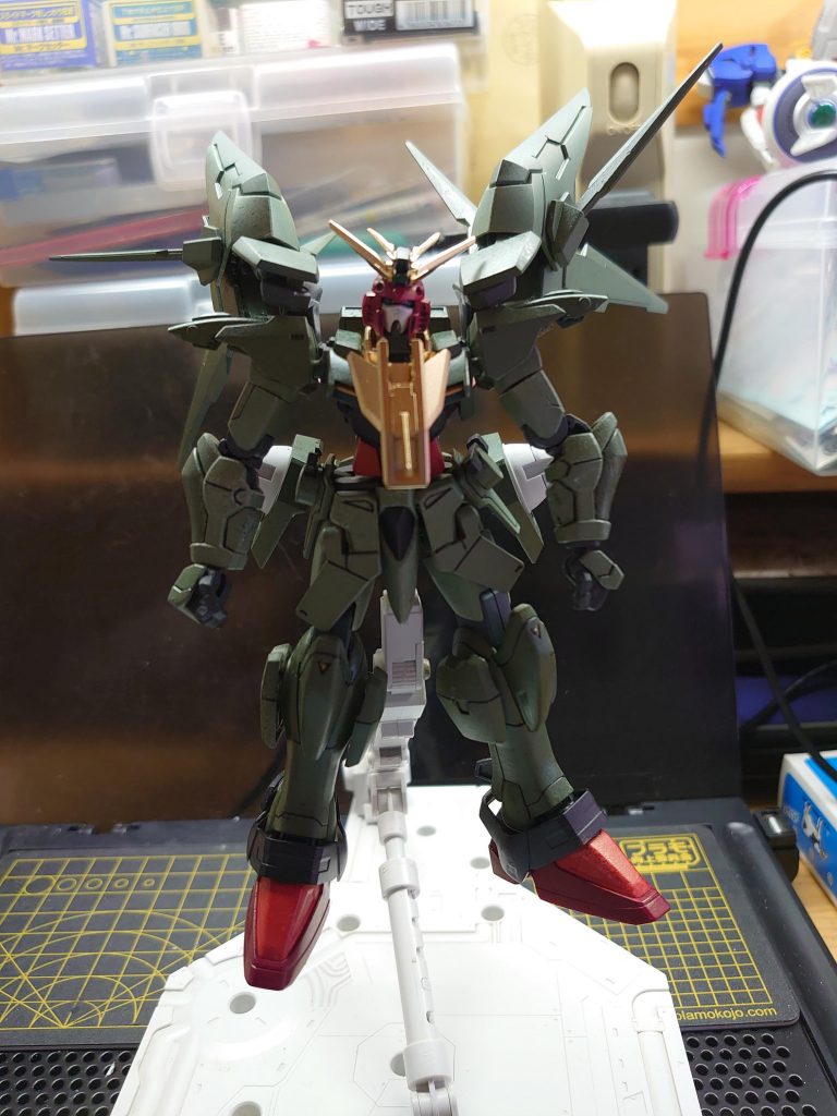 どのタイプの ガンプラも 武装を 換装 交換出来るようにしてあるので あらゆる面に 対応できるようにしてあります