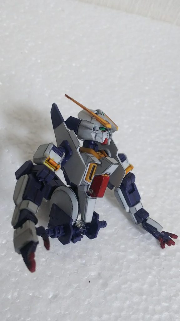 コクピット横のメタルパーツはオーバーサイズでした