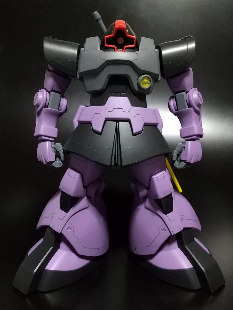 改修ポイントは3ヶ所で、頭部、胴体、股関節になります。頭部は、襟のパーツを1.5㎜削り薄くしています。次に胴体ですが、胸部側のジョイントをランナータグを使い8mm延長しました。最後に、股関節軸を3㎜前に移動、たったこれだけです。