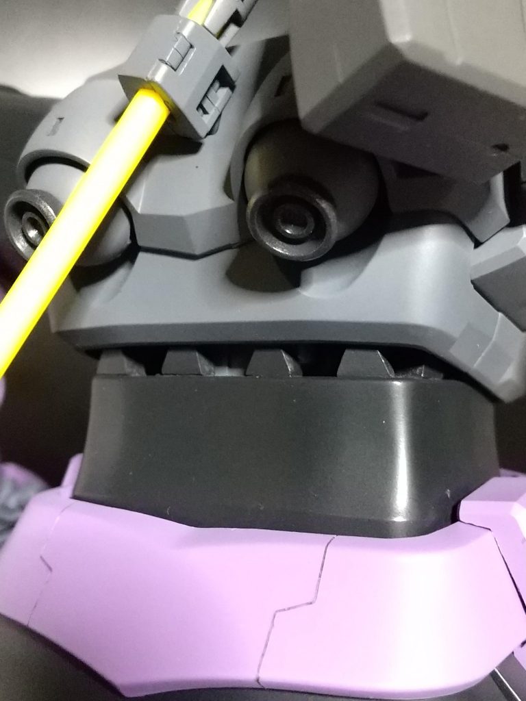 ジョイントを8mm延長したので隙間が出来るのですが、3㎜プラ棒でこんな感じに処理しています。フレームチラ見え?