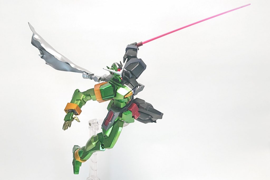 武装はビームサーベルのみ。