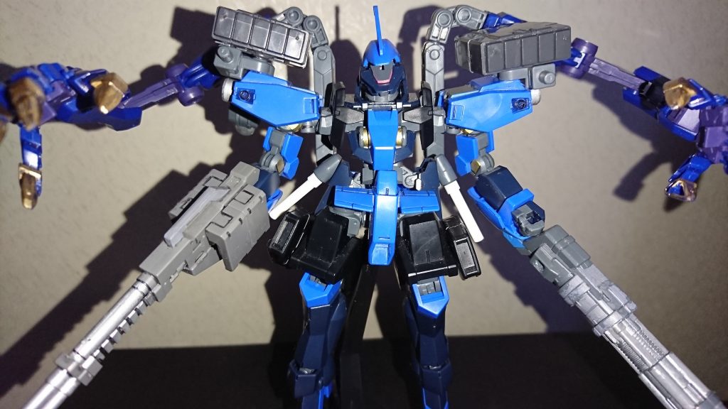 悪魔の腕
見た目重視だが丈夫なので身を守ることもできる
左手にはツインライフル
2連装型のライフル