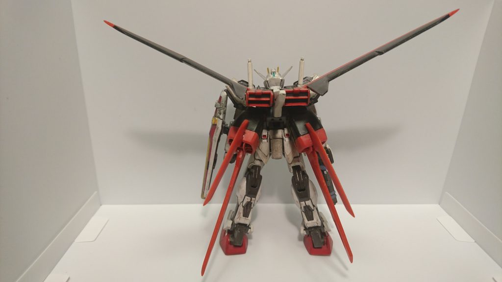 エールストライカーは翼が小さ過ぎるので、ちょっと大型化しています。