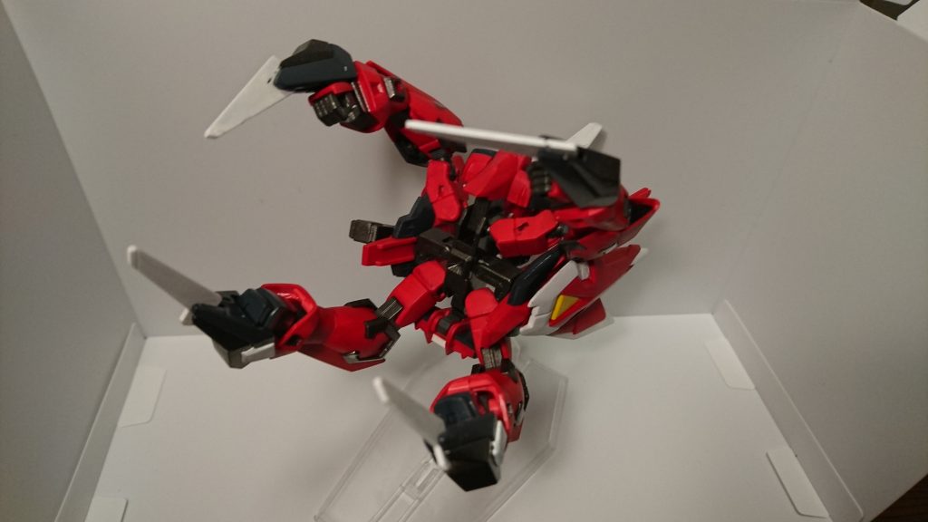 意外と言っては失礼だが完全変形しますね。