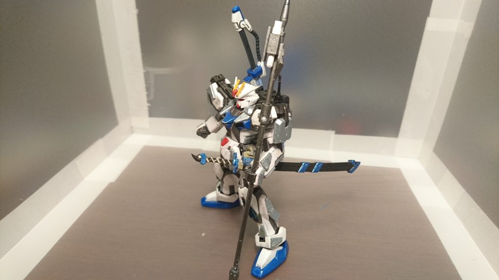 自作のツインスピア。ランナーの削り出しです。それっぽくなりました。