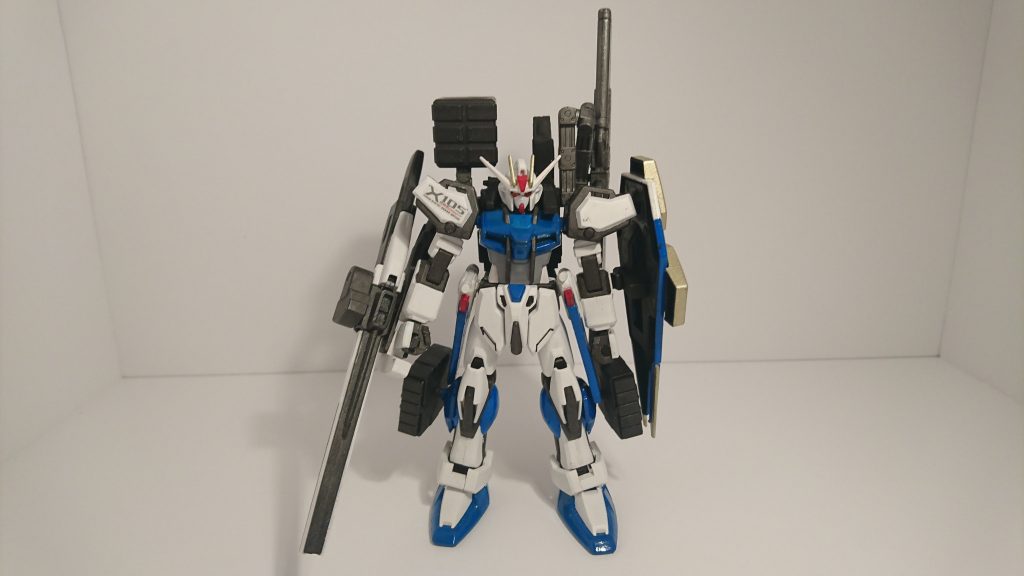 メガ・ビームライフルは収納及び展開可能です。旧1/100V2アサルトのものをそのまま採用。