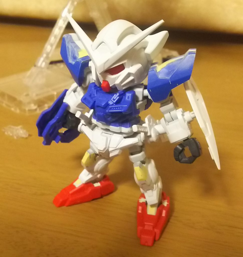 改造途中。
HGの肩はプラ板で幅増ししてCSフレームにはめ込めるようプラ板で相手構造を作っています。ここが一番大変でした。
胴体は裏を削りこんでプラ棒やランナーでCSフレームに付くようにしてあり、脱着できます。おなかはプラ板で延長。
ヒザはプラ棒とポリパテで整形してます。
この時点ではライフルは無加工。