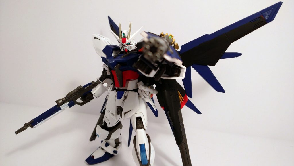 コンバインドシールドはビームブーメランは取っ払い、センサーを装備。