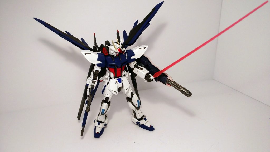 ビームサーベルはビーム部をMG用に差し替えてます。