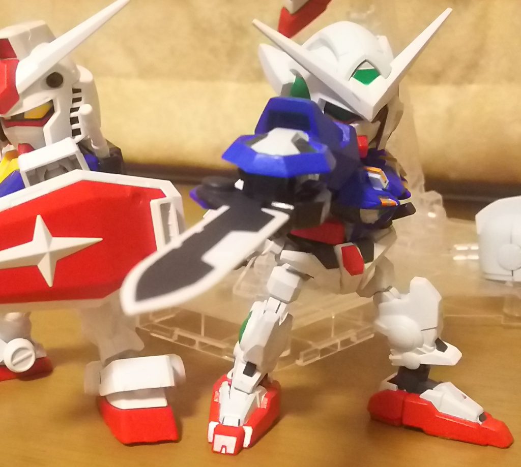 塗装途中。

アレハンドロさんの金ジムに襲いかかるポーズもこの通り！
かっこええ…。

RX-78は新しいCSフレームを買ってもらい、ふたたびCS化しましたが、拳がありません。
とりあえずシルエットブースターでサーベル持ちしてますが、この辺さすがバンダイさん商売上手ですね。
どんどん出費がかさんでいきます。
しかし少年時代と違い欲望にまかせて大人の対応をしてしまいました。これもエクシア愛のなせる技か？

最後までご覧いただき、ありがとうございました。

マイページにエラーがあるようで直接見ることができないようです。ご迷惑をお掛けします。
[shu-さんの作品をもっと見るの正しいリンク](https://gumpla.jp/author/shu-bassya)
からアクセスお願いします。