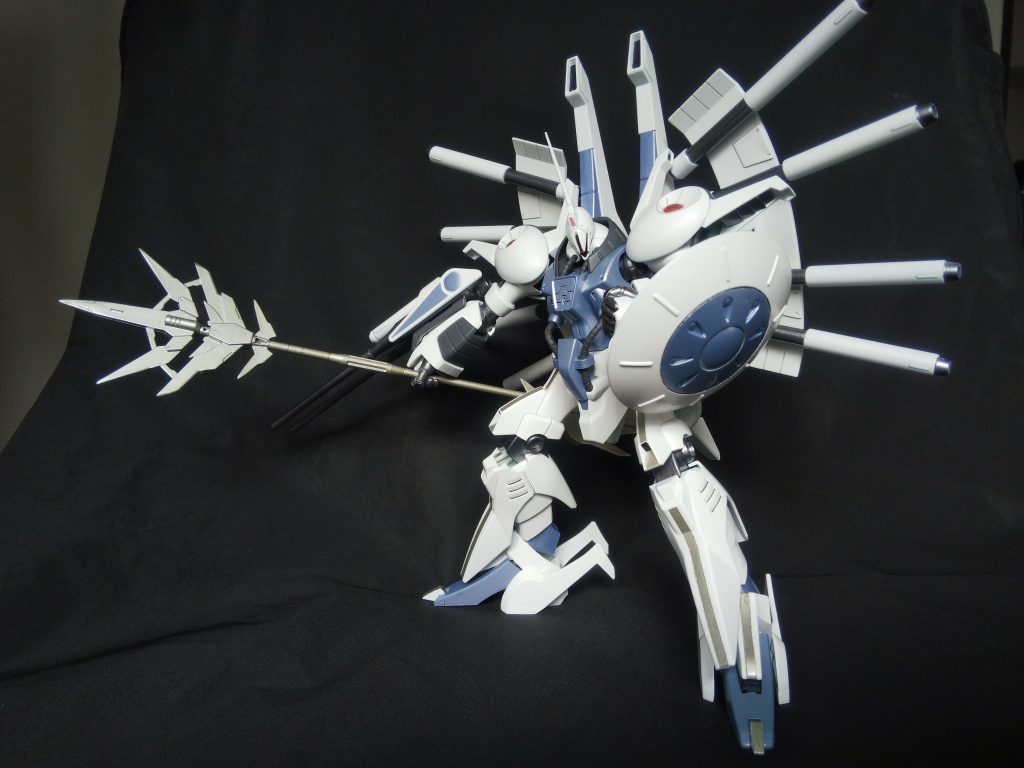 TRシリーズみたいに[へ―リオス]という通称を加えました。背部ビームキャノンが放射状の太陽光のように見えることから、ギリシャ神話の太陽神の名前を付けました