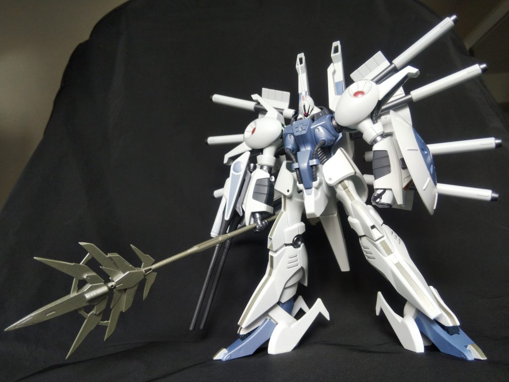 パラス・アテネという名前から抱く高貴なイメージをもとにイメージを膨らませ、ホワイトとシャンパンゴールド、パールライトブルーをメインに仕上げました。ランスはギャンスロットから拝借。