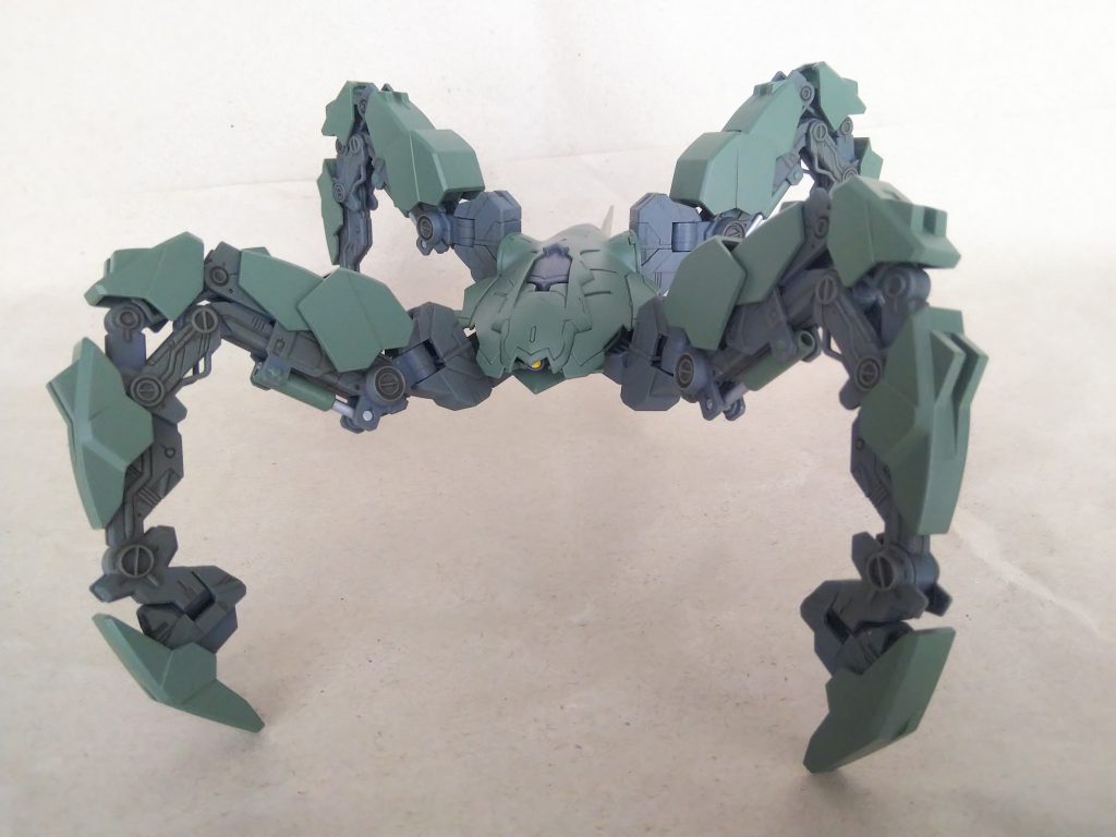 プルーマ・グリューン(緑の部隊所属)
コンセプト:大型・高機動をコンセプトにした部隊のため、大型の多脚を装備。