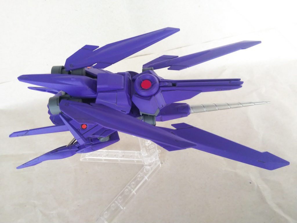 ポイント:プルーマに1箇所穴を開けるだけでノーネイムライフルがガッチリハマりました。
主な使用パーツ:ノーネイムライフル、ギャン