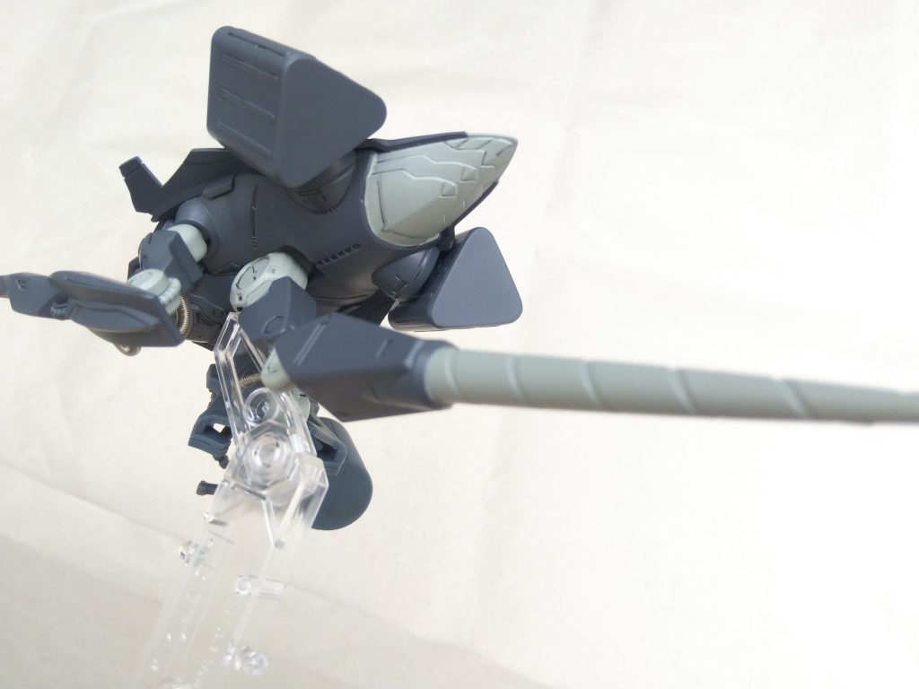 ポイント:ガトリング砲は接着せず、うまく噛み合うように加工しました。
主な使用パーツ:イフリートナハト、ROBOT魂 グフカスタム
