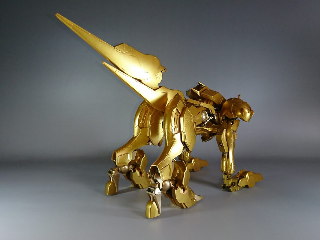 狼座の黄金聖衣–3枚目/制作者：滝 由佳理