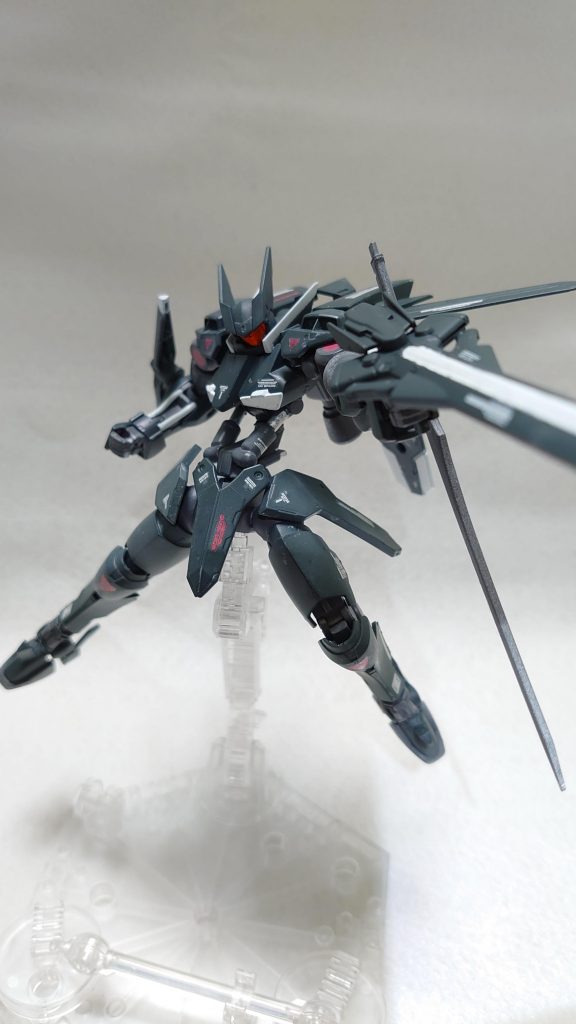 武装はオーバーフラッグからそのまま引継がれ、調整された『GNリニアライフル』