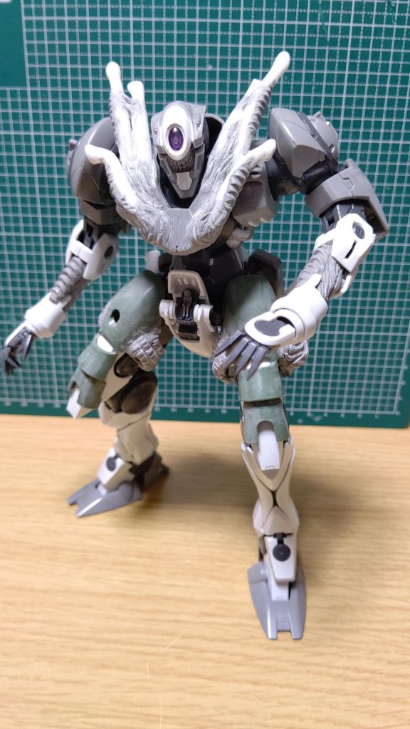 腕を伸ばして各部ディティールアップ