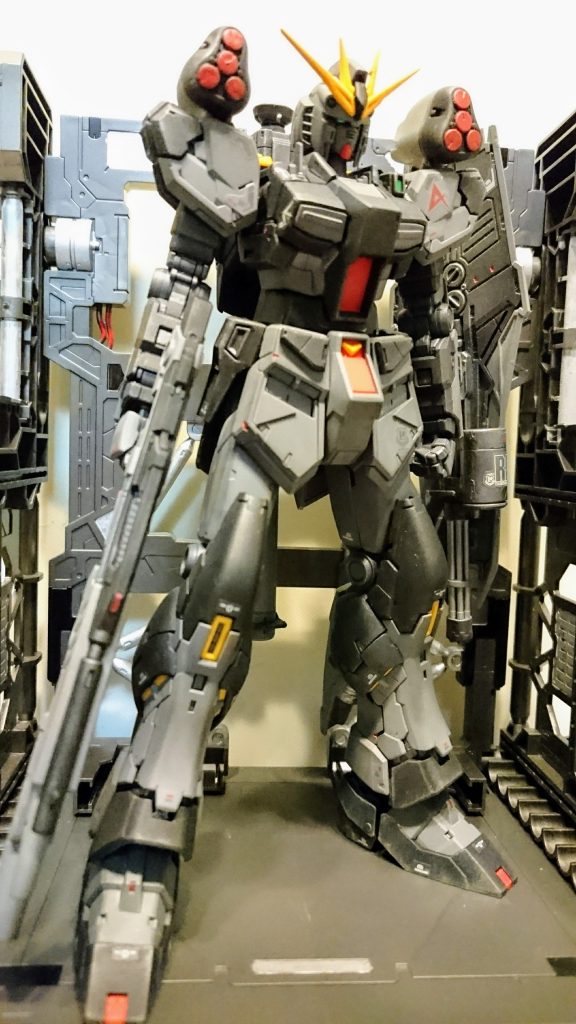 と、こんなνガンダムがあればいいなと、いい歳したオジサンが、恥ずかしながら妄想しまくりで造りました😅。
画像が荒いのと、説明に誤字・脱字・説明不足、そして技量不足等、あまり人様にお見せ出来る様な作品ではありませんが、ご了承下さい😅。