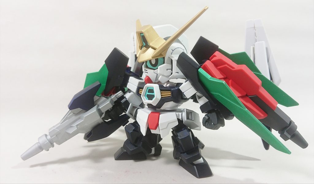 『AGEソウル』の物質転送機能により、メイン装備であるシグマシスランサーを始めとして、ドッズライフル、ハイパードッズライフル、シグマシスライフル、シグルブレイドといった多様な装備を状況によって使い分ける。