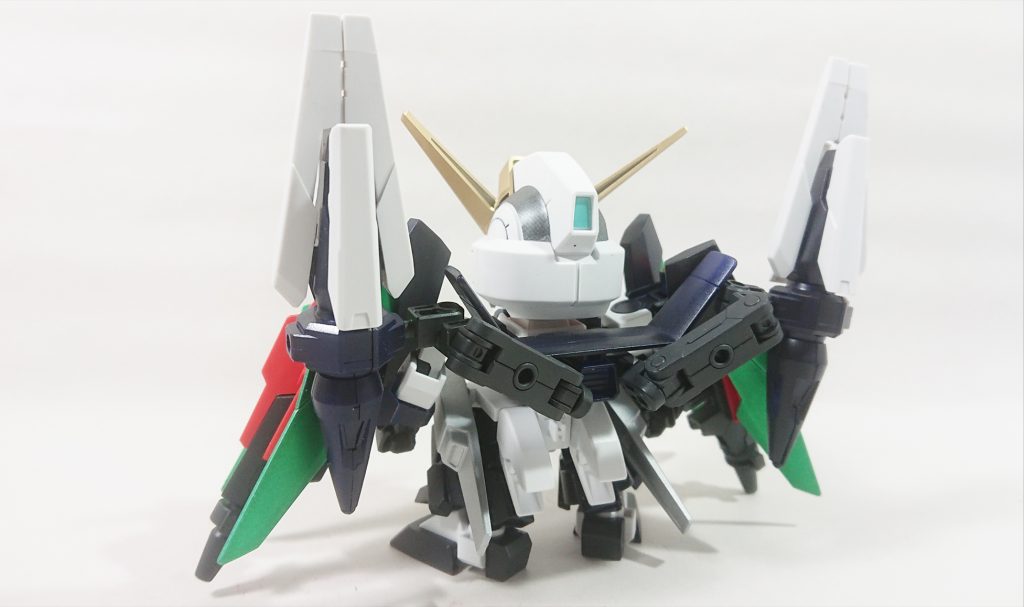 背中にはヘビーストライクの時に使ったHWS&SVウェポンセットの余りのシグマシスファンネルを使用。
もうちょっとなんか付けたいと思ってたので本当にちょうどよかったですね…
接続はアームアームズ。