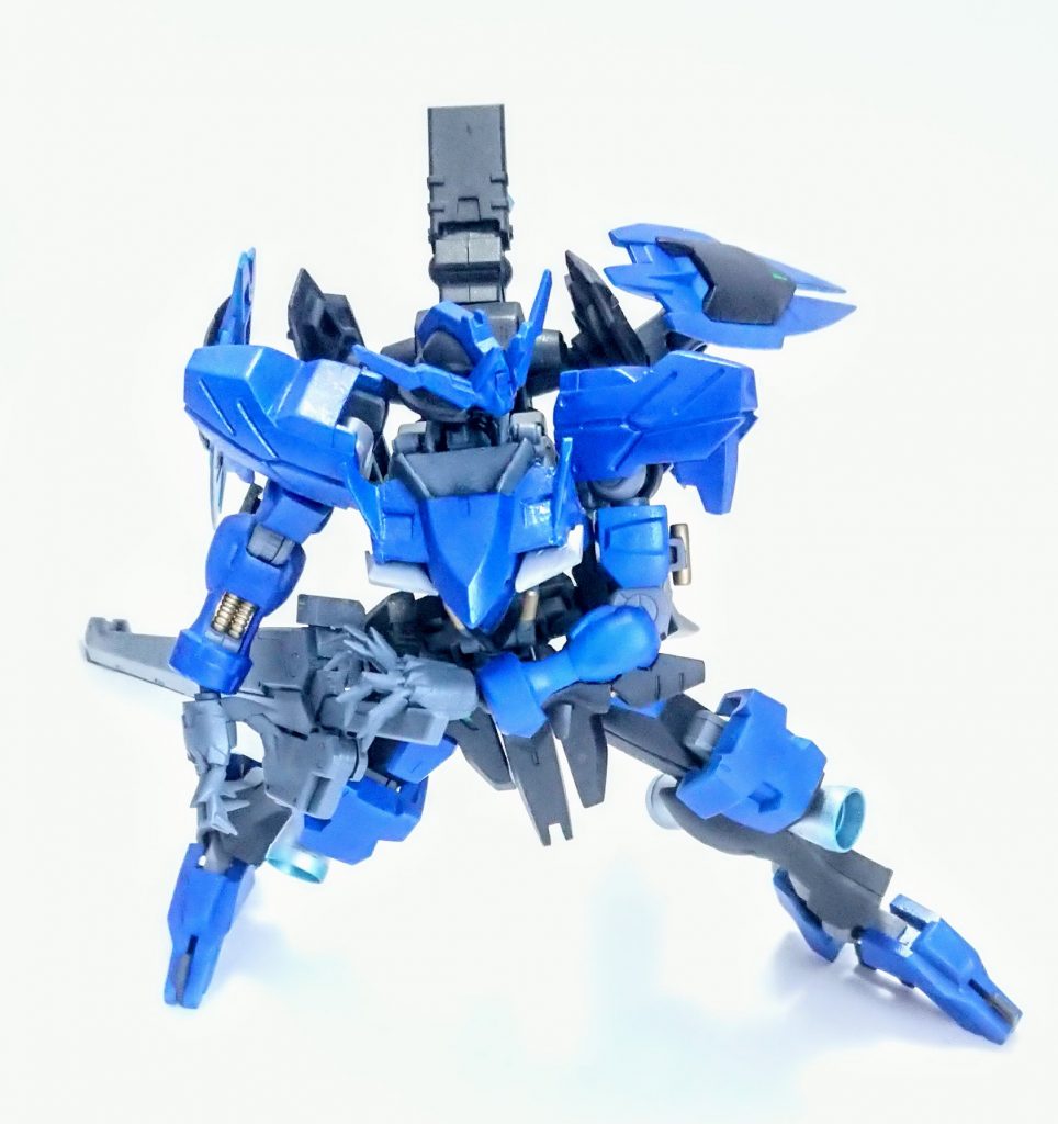 腕周りのの可動域はあるので抜刀ポーズもとれます!