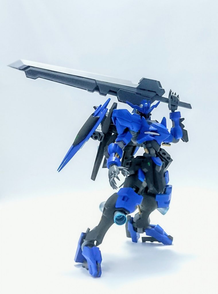 鞘を着けた状態だと大剣としても使えるという設定です
MA用の武装です