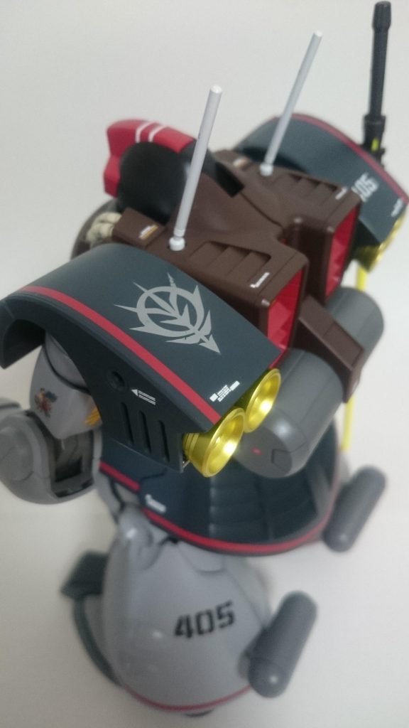 見せ場の左肩の大きなジオンマーク、シルバーが良い感じですが、失敗してちょっと千切れてます、、でもお気に入りです。