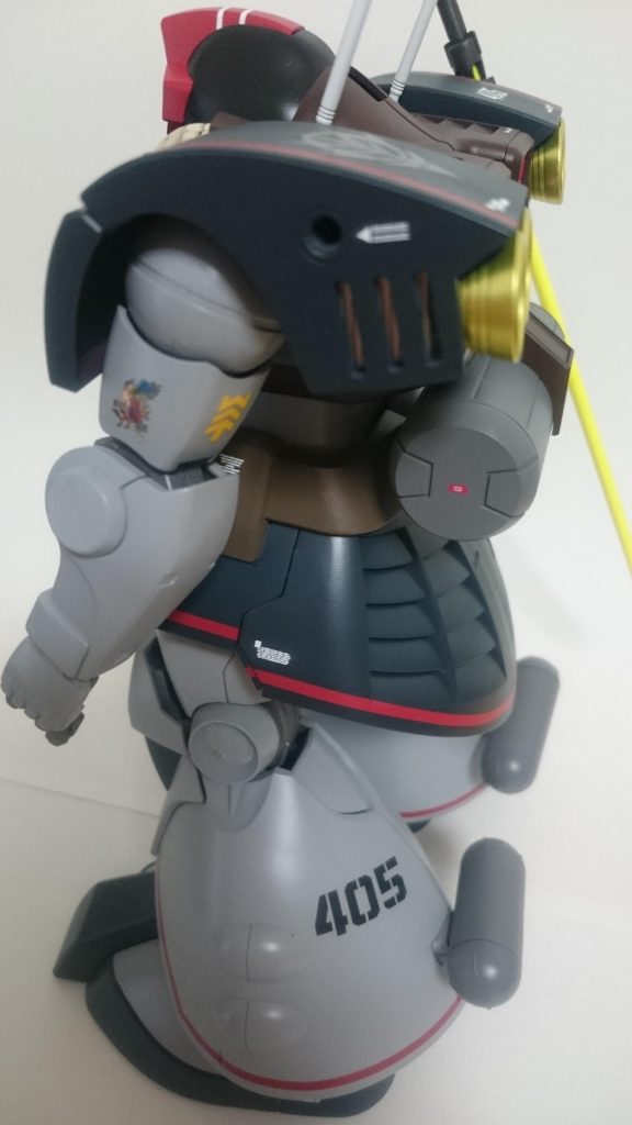 左腕にもパーソナルエンブレム入れました。それにしてもドムのポージングをどうしたらよいか分かりません。