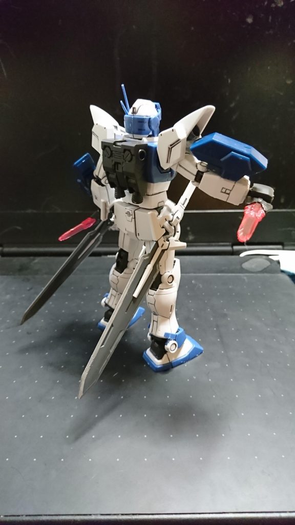 ジム=デアリマス
渡辺曜が自分専用に作り上げたガンプラ。
ジムガードカスタムをベースにしている。(本人曰く色合いが船乗りみたいで気に入ったのであります!との事)
武装は飛び道具が一切なくビームダガーと2本のブレードのみ。(熱いバトルをするならやっぱり接近戦だよねー!と)
Aqoursのメンバーは脳筋しかいないのがわかる