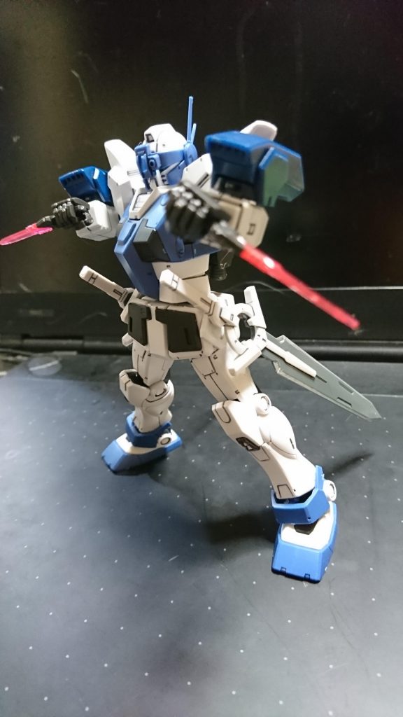 戦闘時はゴーグルを装着して戦う。
とにかく相手の攻撃を回避しながら近接戦闘に持ち込んでいくスタイル。(このスリルがたまらないんだよね!と)