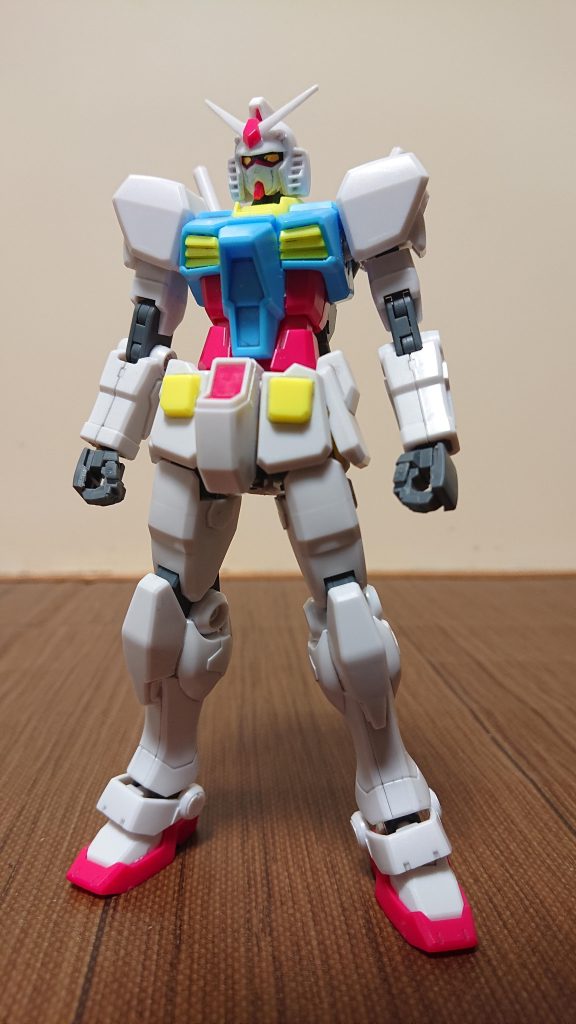 足細いけど、プロポーションはカッコいい
サイドアーマーがはみ出すぎだったのでつめました

いい感じになったけど、足動かすとポロリしやすくなった