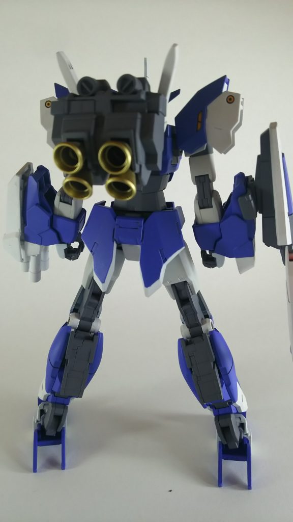 バックから。
バックパックはガンダム7号機の物を取り付けて、高機動をイメージ。