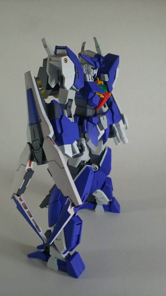 横から。
スタック・ヴィートル・クラッシャーは、キュリオスのシールドをそのままポン付け。