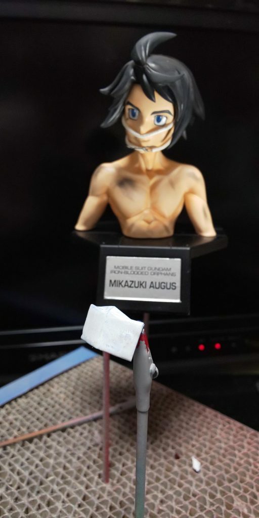 そして　幾重にも塗料を塗り重ねたノートの切れ端