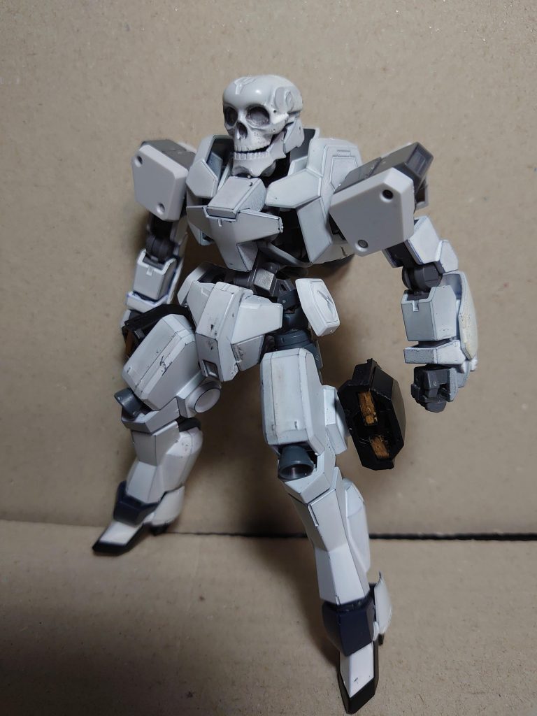 正面
色々なグレイズのパーツを流用しております