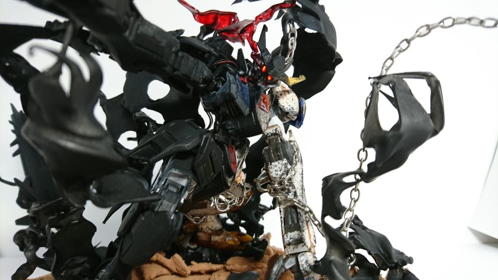 原作アニメではミカの右半身が動かないということを悪魔に渡した代わりに力を得たと解釈し表現してみました
