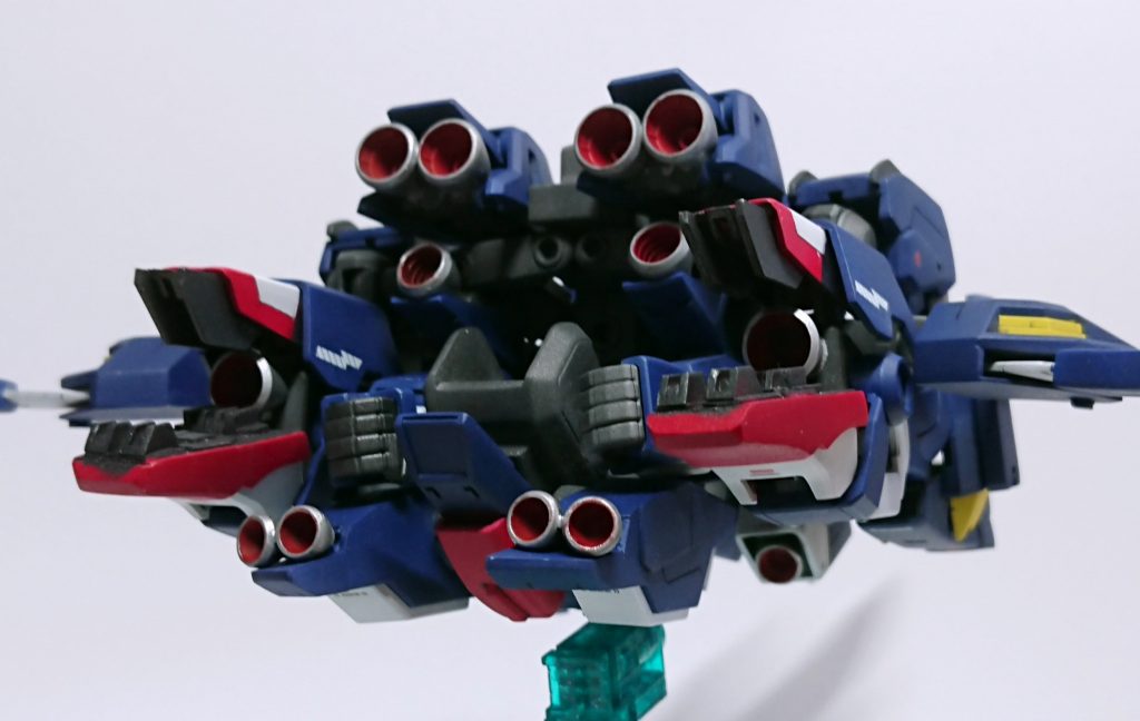 後方から。変形するとすべてのバーニアが後方を向きます。