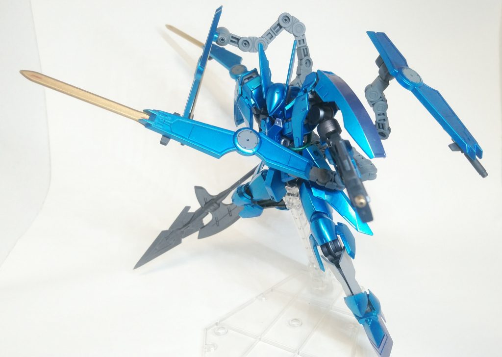 アームはフレキシブルに動くため攻防に有効であり、乱戦で真価を発揮するが当然すべてを使いこなすには熟練のパイロットでないと難しい。