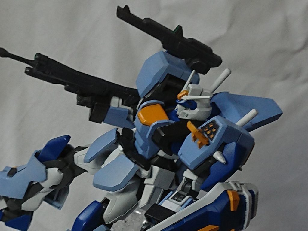 ミサイルハッチは真鍮線を用いたヒンジを作ることで開閉可能にしています。キットではオミットされていて、小学生だった当時は悲しい思いもしましたがとうとう実現できました。感無量です。