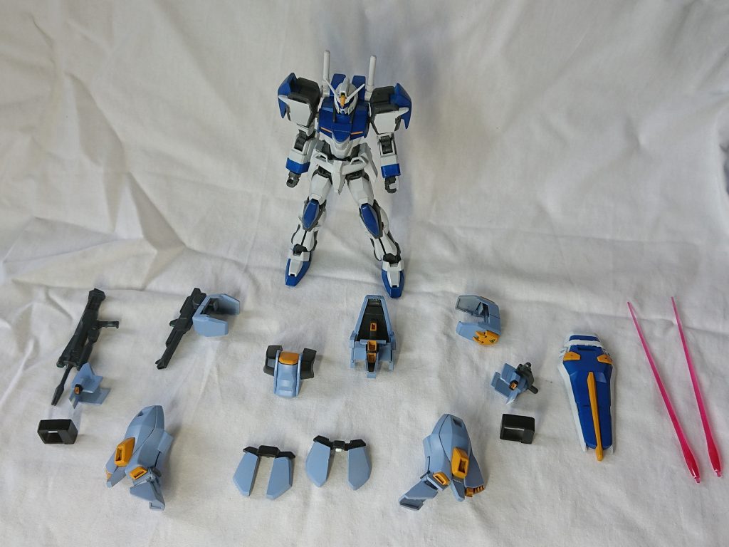 塗分けはなかなか大変でしたが満足いっています。胸部と腰部のアーマーを分けているので腰が回ります。