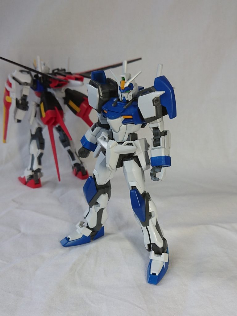 デュエル本体も、肩の部分が丸みを帯びていたり、細長かったりした点も好みで改修しています。着脱可にしたのはいいんですけど、どっちで飾るか迷って困ります笑