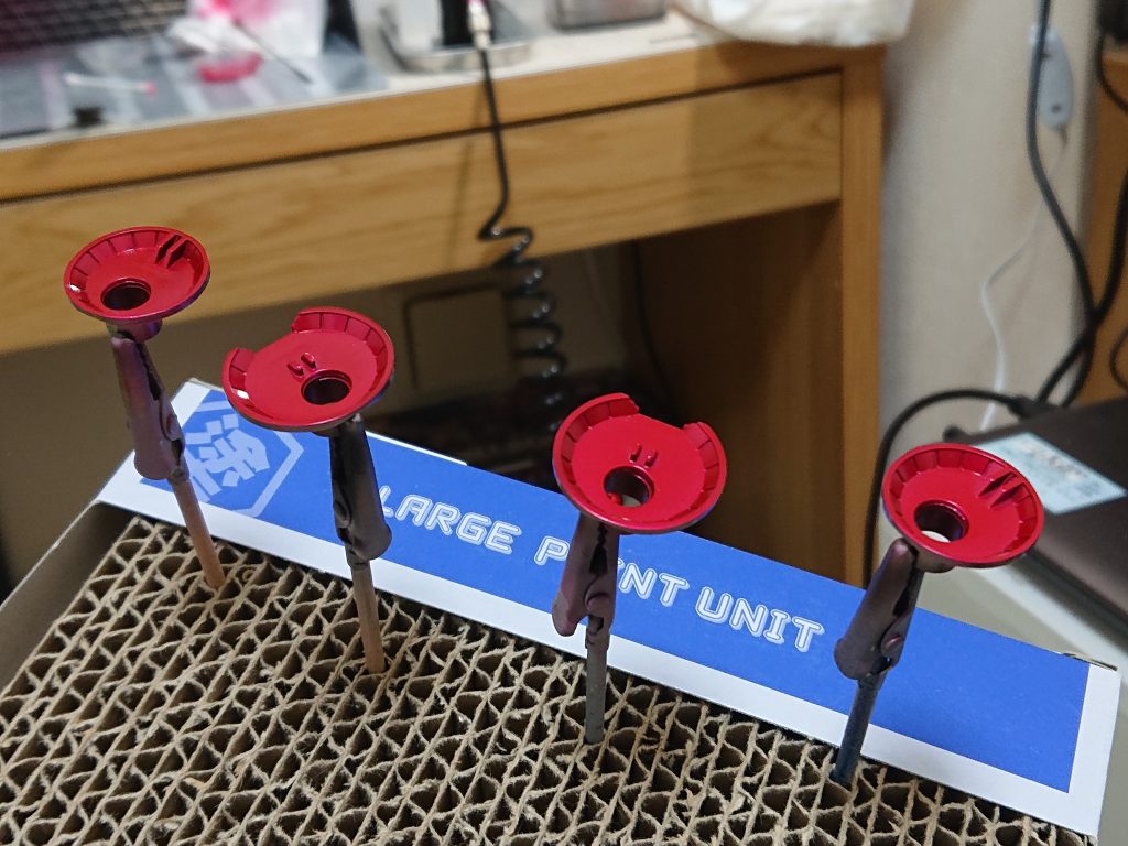 クリアーレッドの手持ちがなかったので、普通のレッドを薄めに希釈して吹きました。