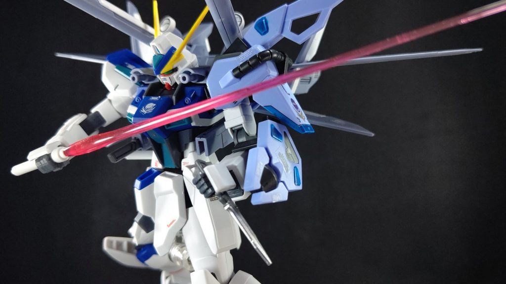 ビームサーベルとアーマーシュナイダーで格闘特化に!
ソードストライカーつけてるけどシュゲルトゲベールはこの機体持ってません
パンツァーアイゼンで敵を拘束してからIWSPの火器で攻撃したり
腰部のアーマーシュナイダーを投擲して敵を撃墜するって戦法してるといいなぁ・・・