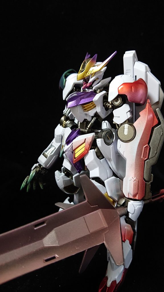 基本塗装後
クリスタルカラーやメタリックカラーでやったんですが
赤色がクリスタルカラーじゃピンク止まりだったので追加でカラーをコートしてます。