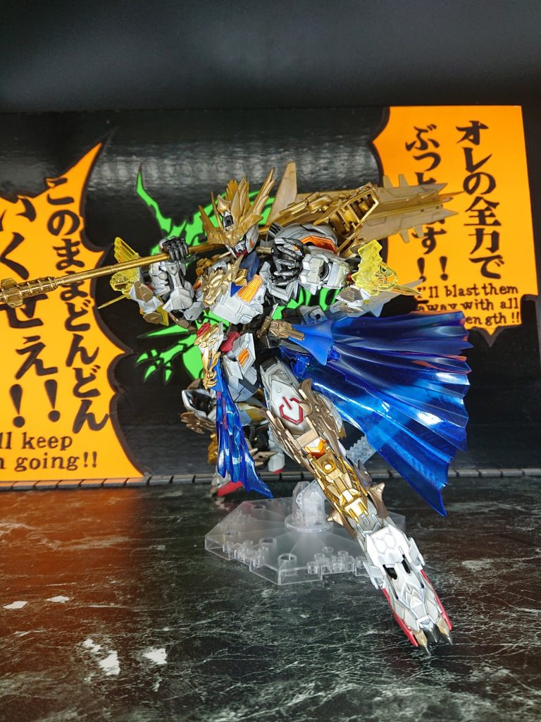 メイスを担いだり