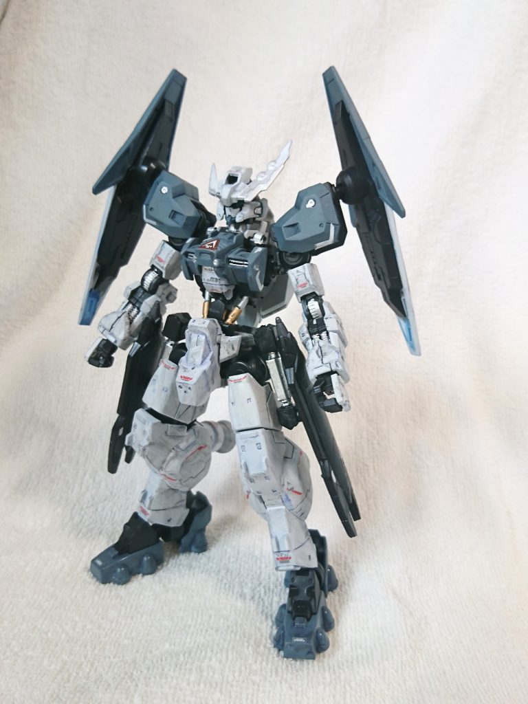 ガンダムアスタロトリナシメントとガンダムアスタロトオリジンのベースアップしたものです