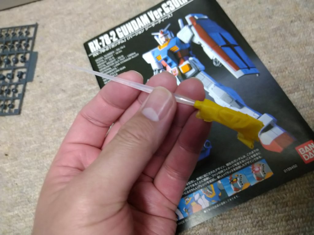 サーベルはマスキングしてエアブラシを