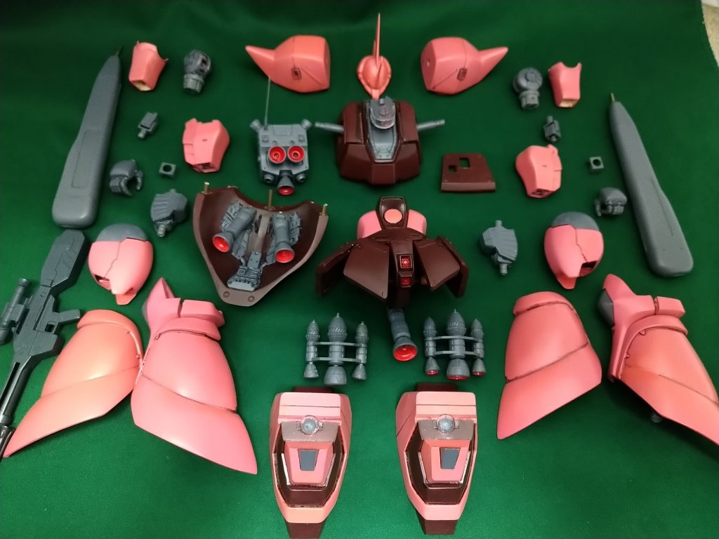 全パーツ。腰の追加バーニアノズルを紛失しました(笑)